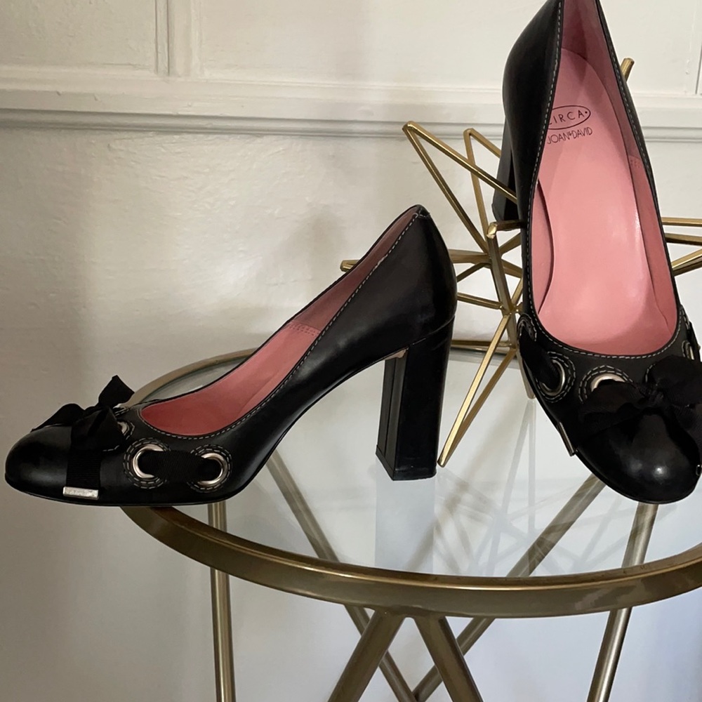 Joan & David Pumps